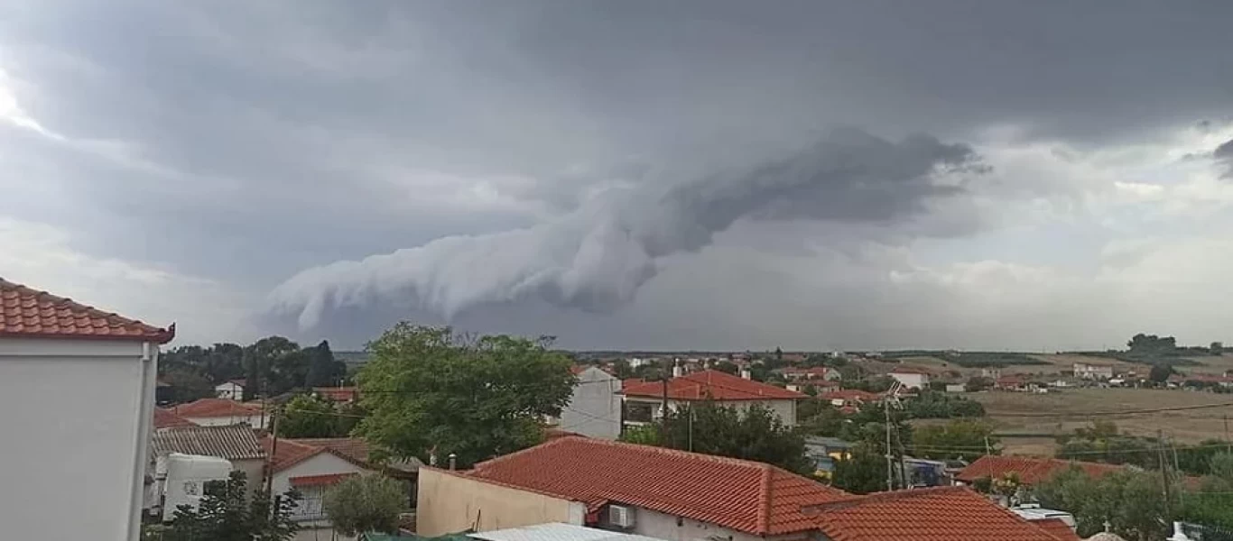 Shelf Cloud: Το εντυπωσιακό σύννεφο που εμφανίστηκε χθες την Χαλκιδική (βίντεο)